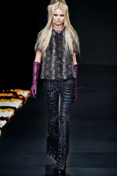 Look 11
